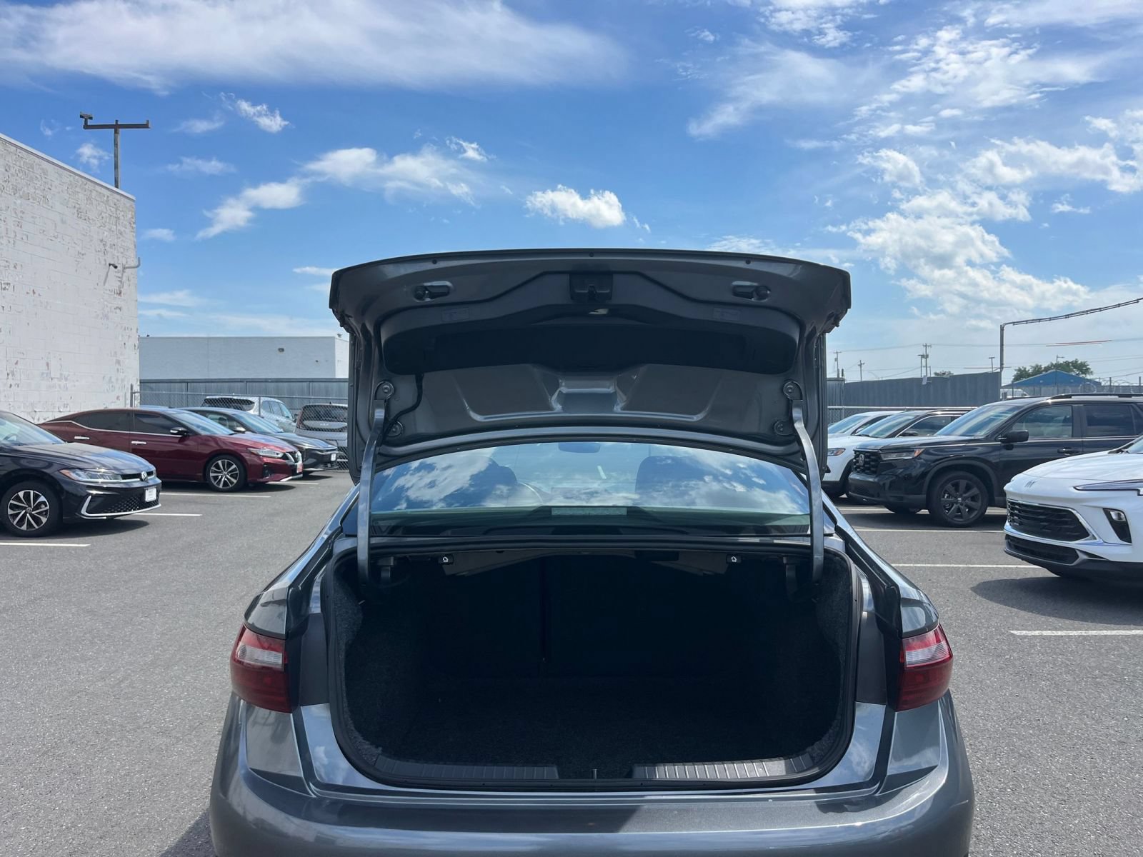 Used 2025 Volkswagen Jetta Sport FWD image 29