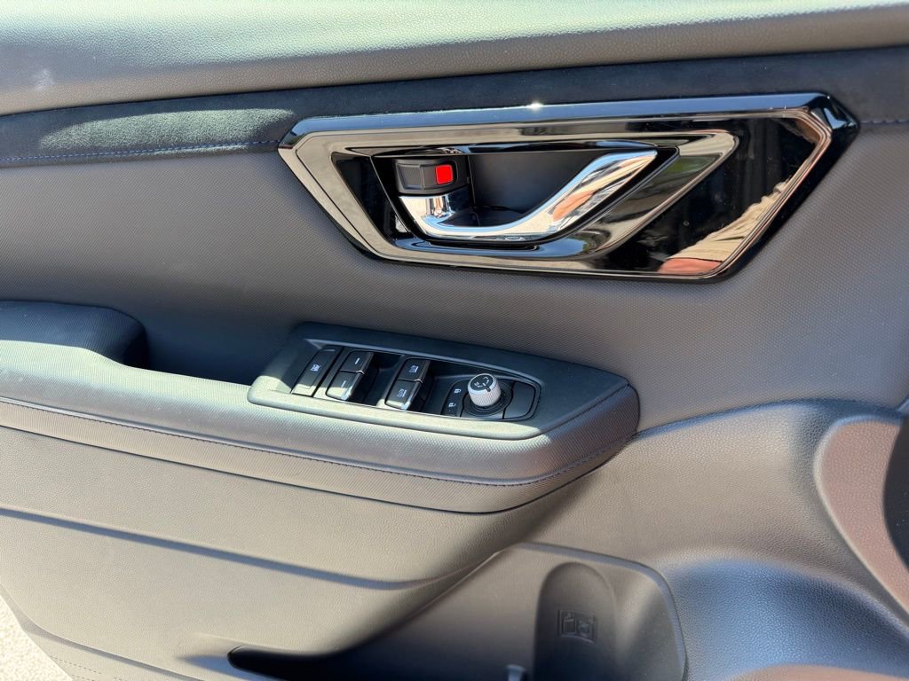 Used 2025 Subaru Forester Limited AWD/4WD image 31