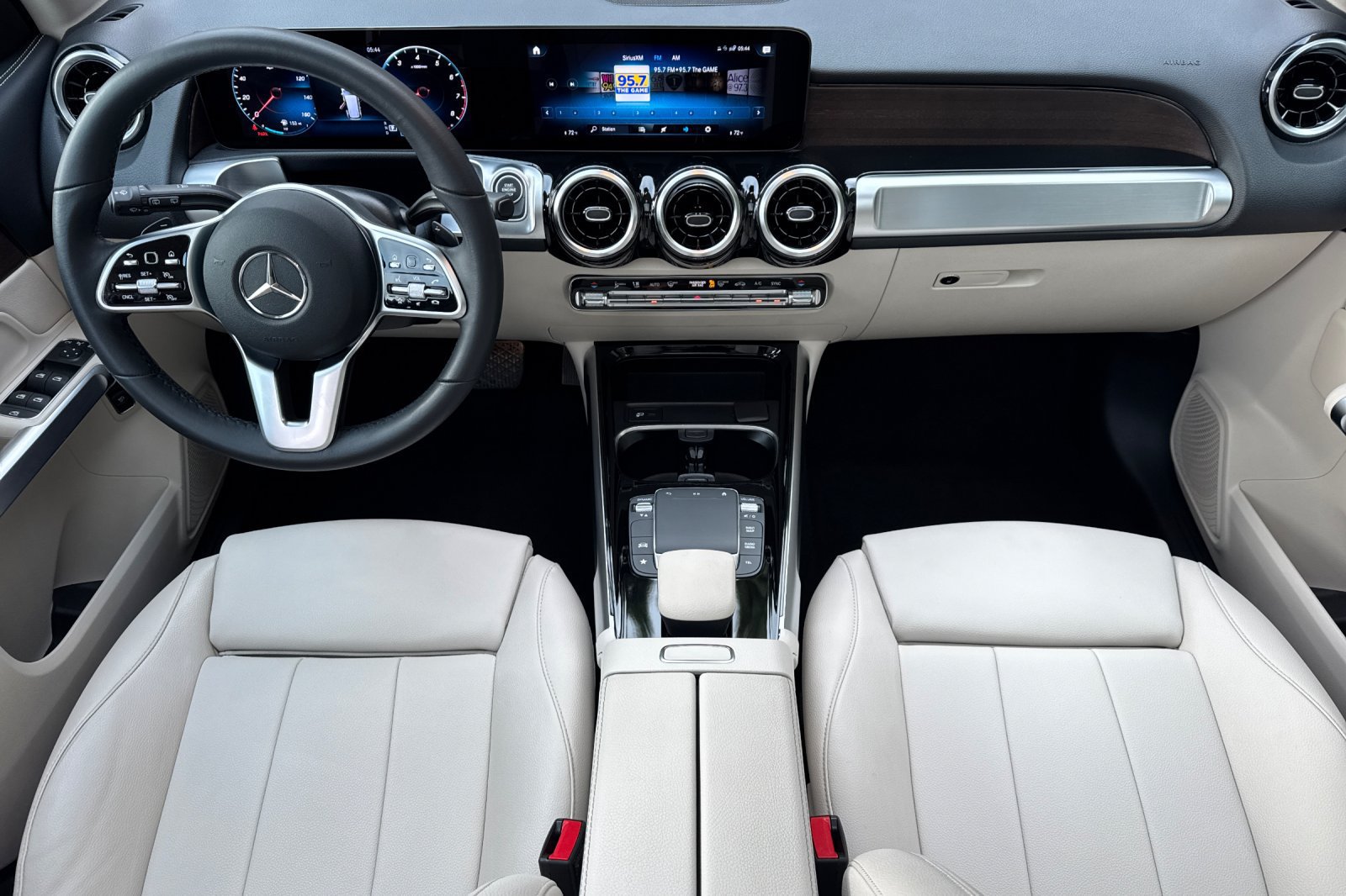 Used 2022 Mercedes-Benz GLB 250 4MATIC image 16