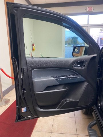 Used 2016 Chevrolet Colorado Z71 w/ Z71 Midnight Edition image 15