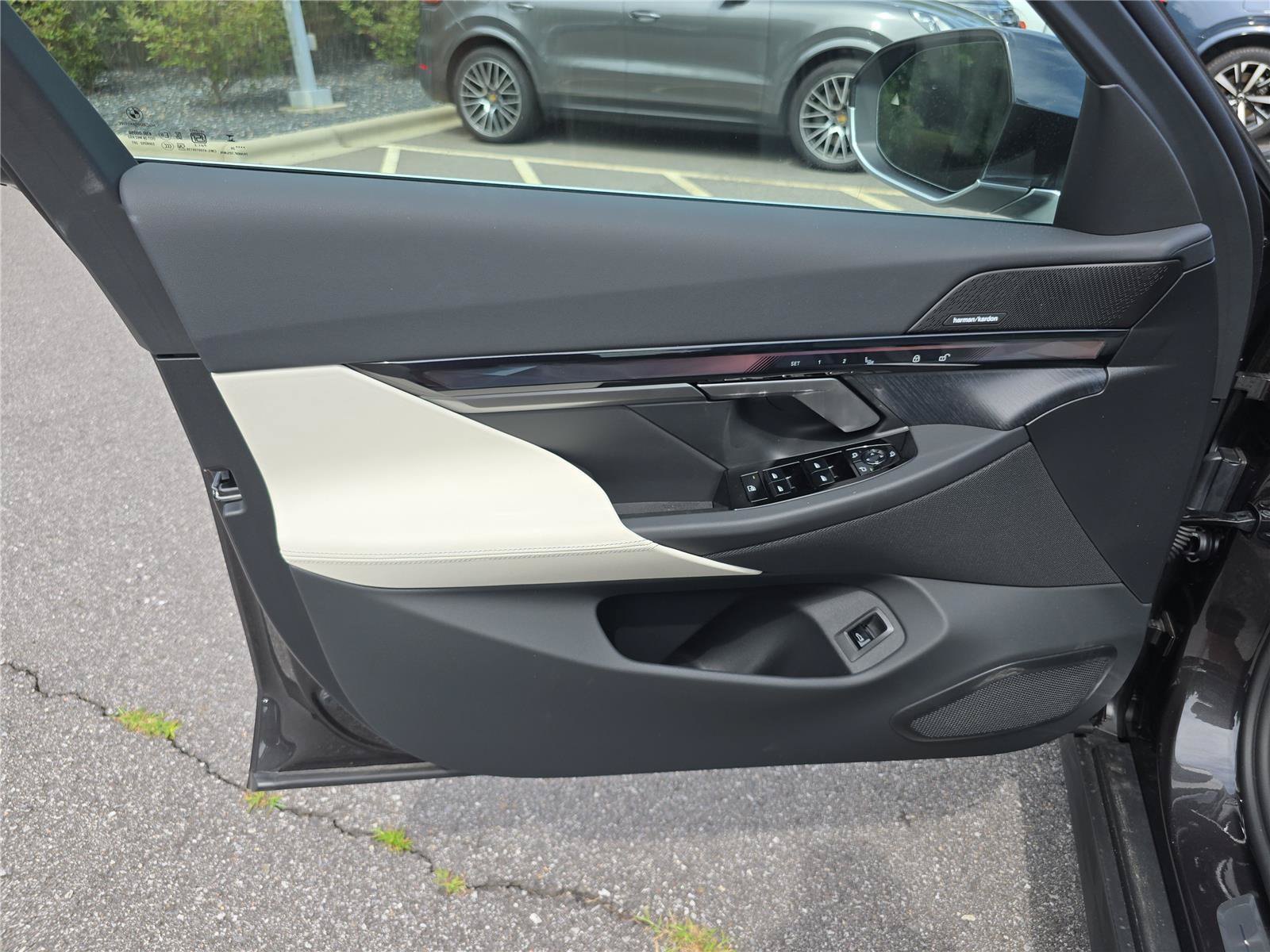 New 2027 BMW i5 xDrive40 AWD/4WD image 18