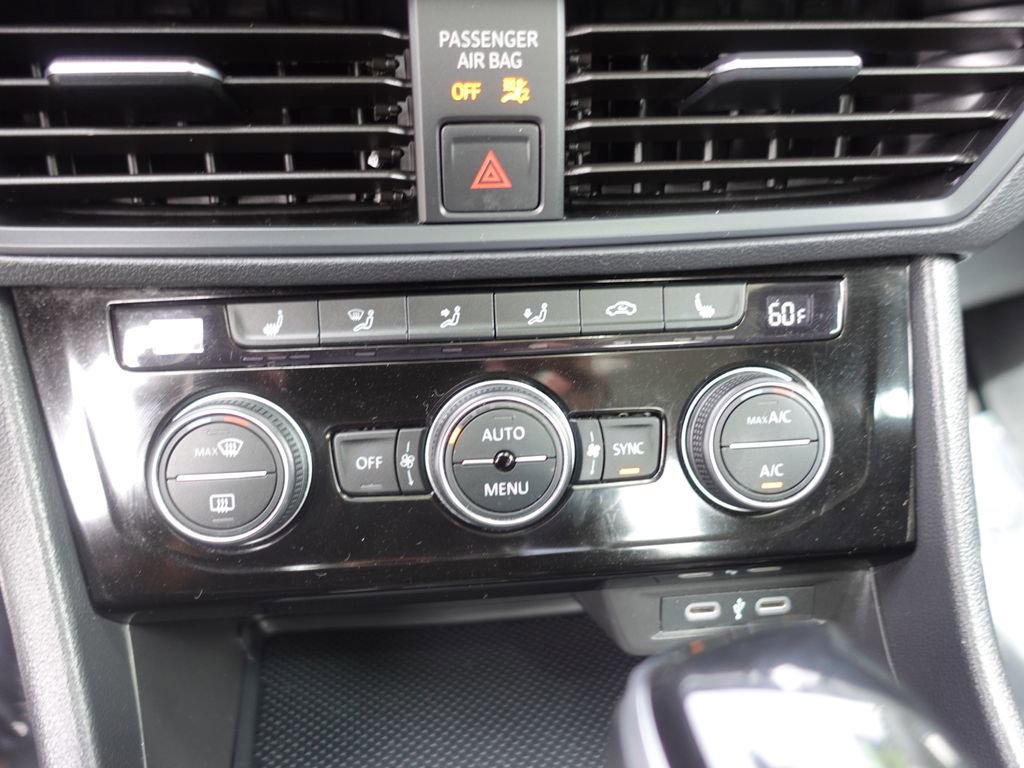 Used 2024 Volkswagen Jetta SE image 19