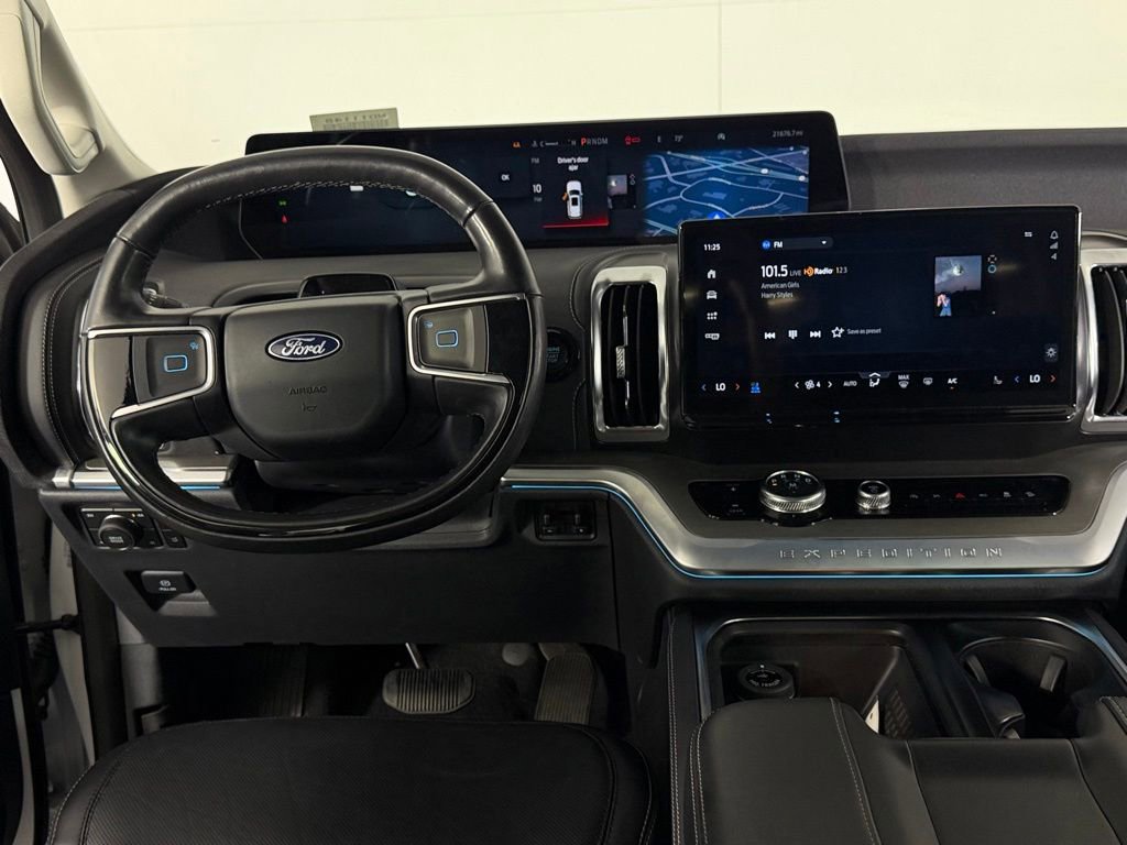 Used 2025 Ford Expedition Platinum w/ Driver's Package AWD/4WD image 13