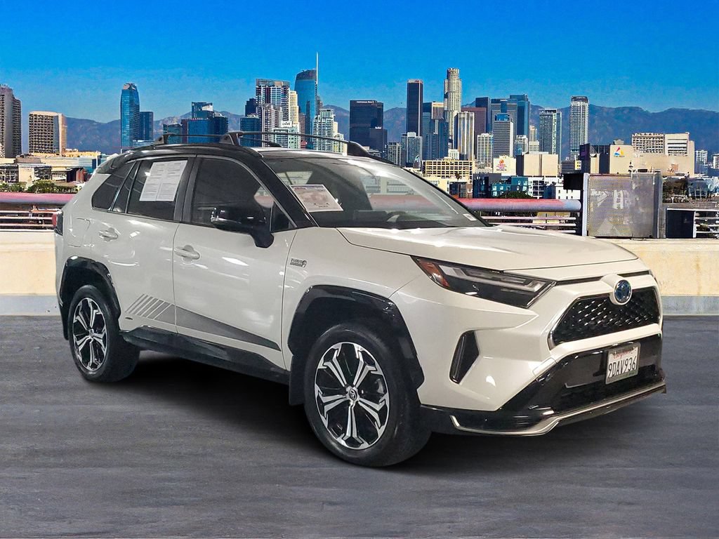 Used 2022 Toyota RAV4 XSE AWD/4WD image 3