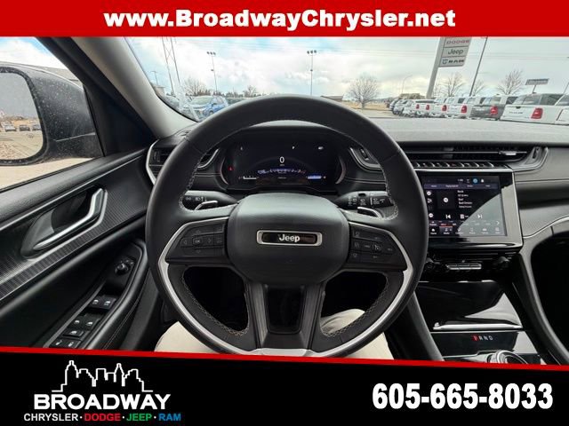 Used 2023 Jeep Grand Cherokee L Laredo AWD/4WD image 16