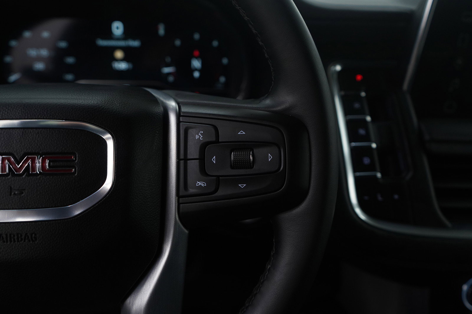 Used 2024 GMC Yukon XL SLE image 20