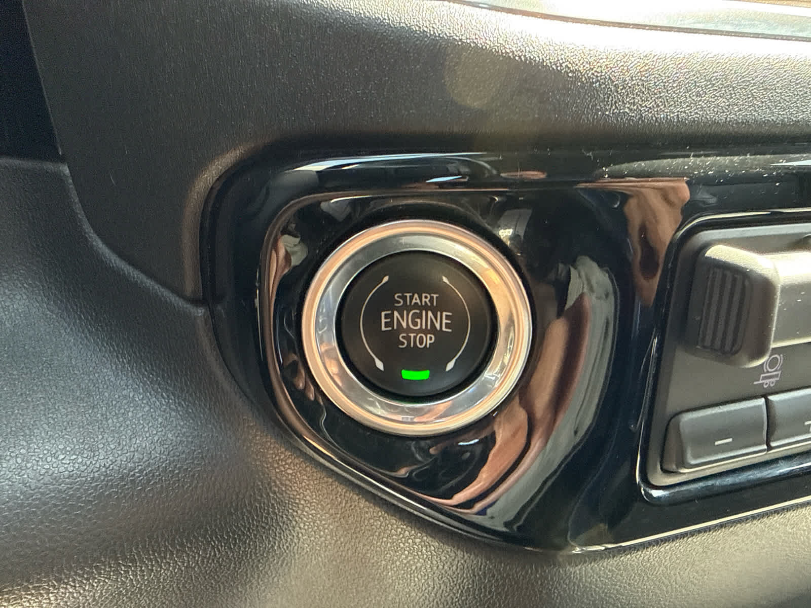 Used 2024 Chevrolet Silverado 3500 LTZ w/ LTZ Convenience Package AWD/4WD image 19