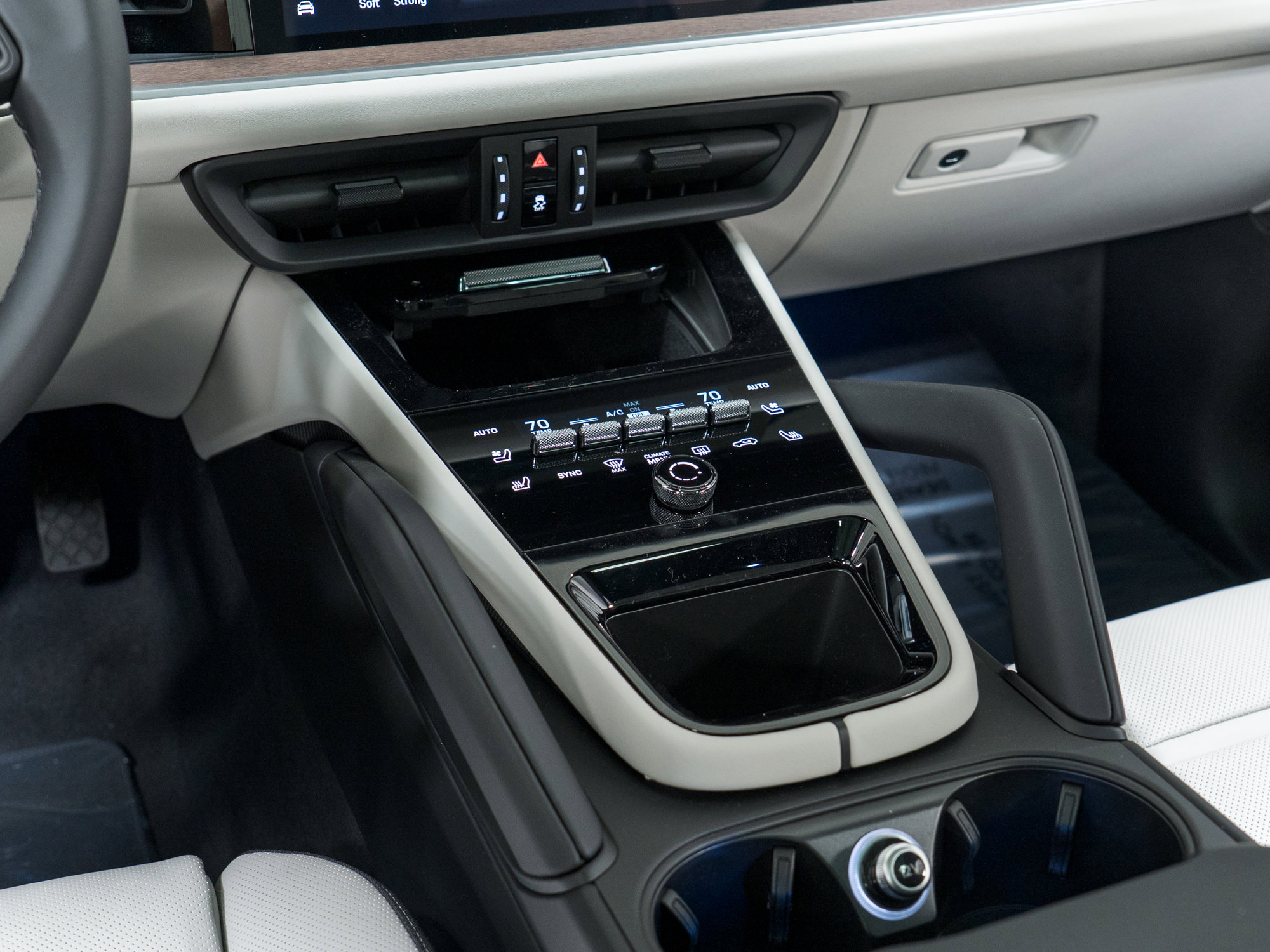 New 2026 Porsche Cayenne Coupe image 23