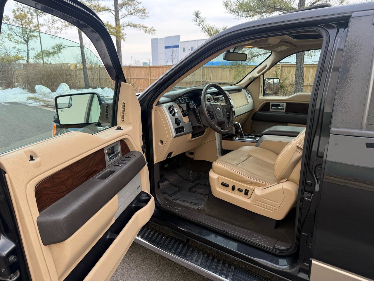 Used 2012 Ford F150 Lariat w/ Lariat Chrome Pkg image 13