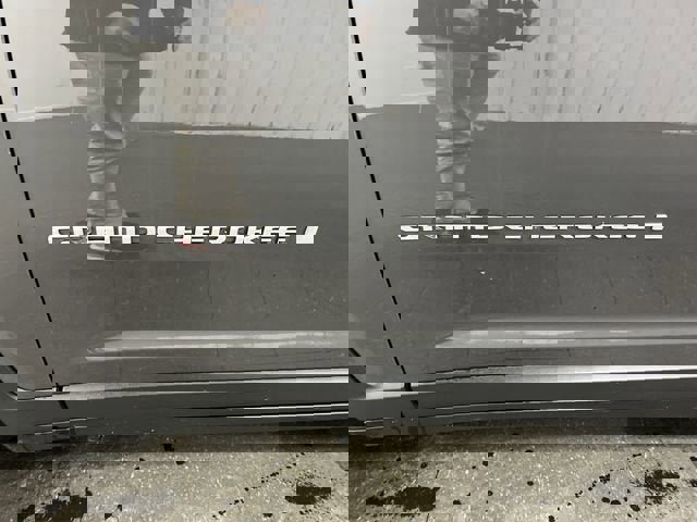 Used 2024 Jeep Grand Cherokee Laredo image 31