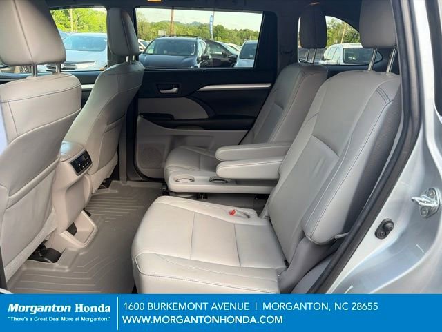 Used 2017 Toyota Highlander XLE w/ Carpet Mat Package AWD/4WD image 32