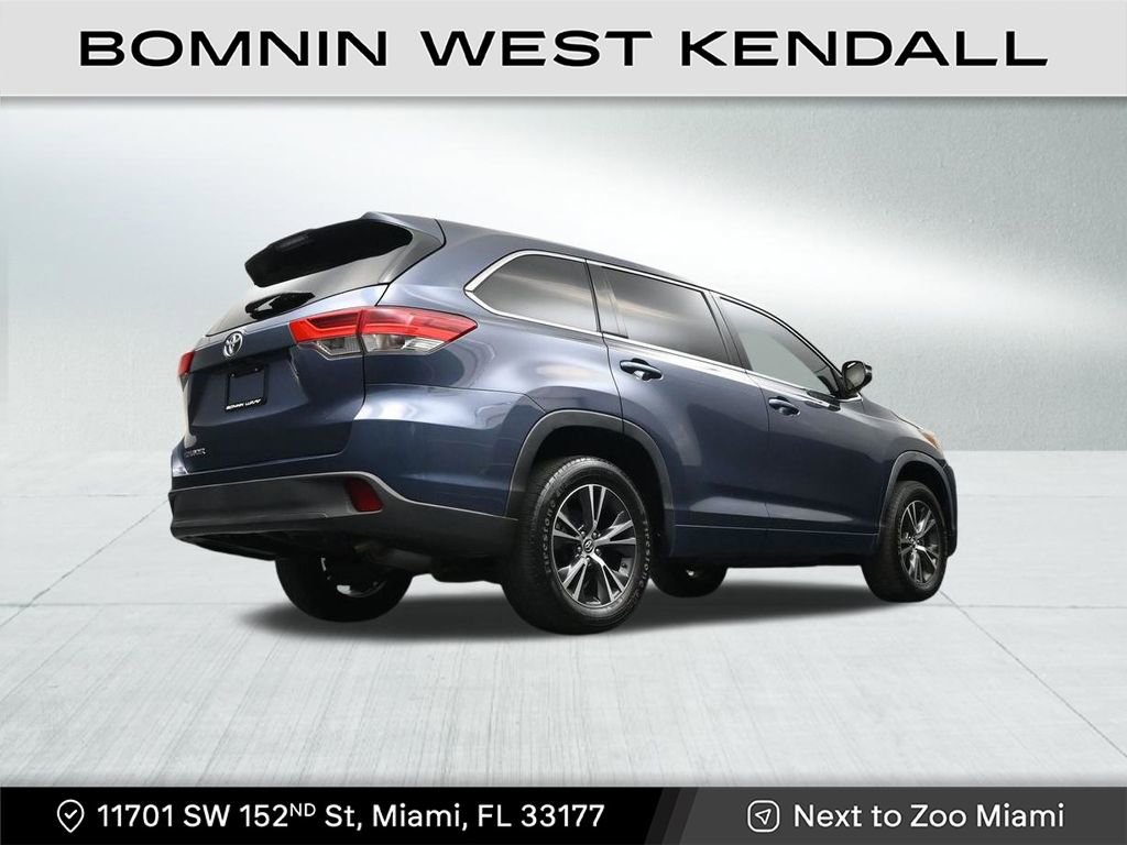 Used 2018 Toyota Highlander LE image 25