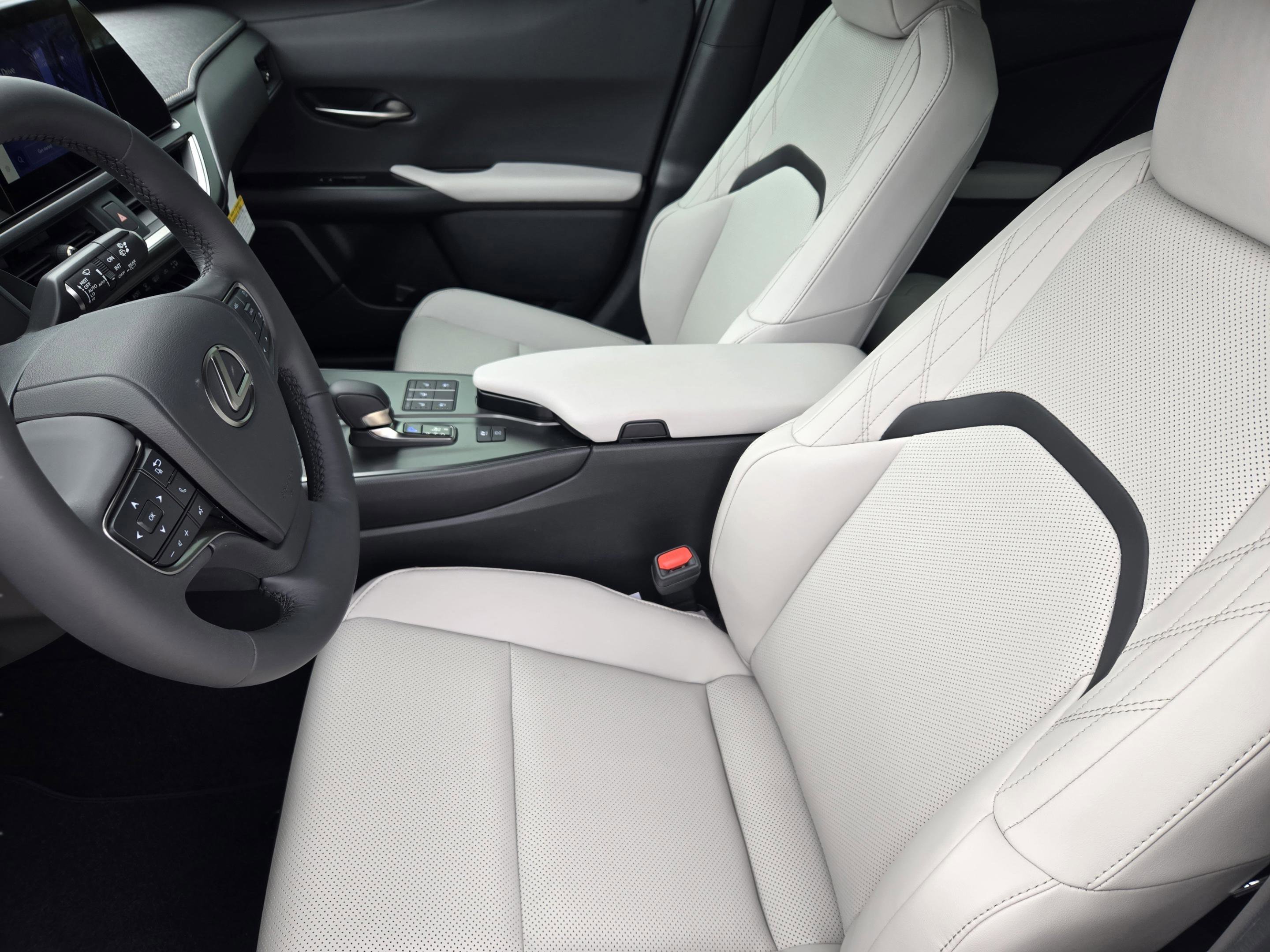 New 2026 Lexus UX 300h FWD w/ Cold Area Package image 5