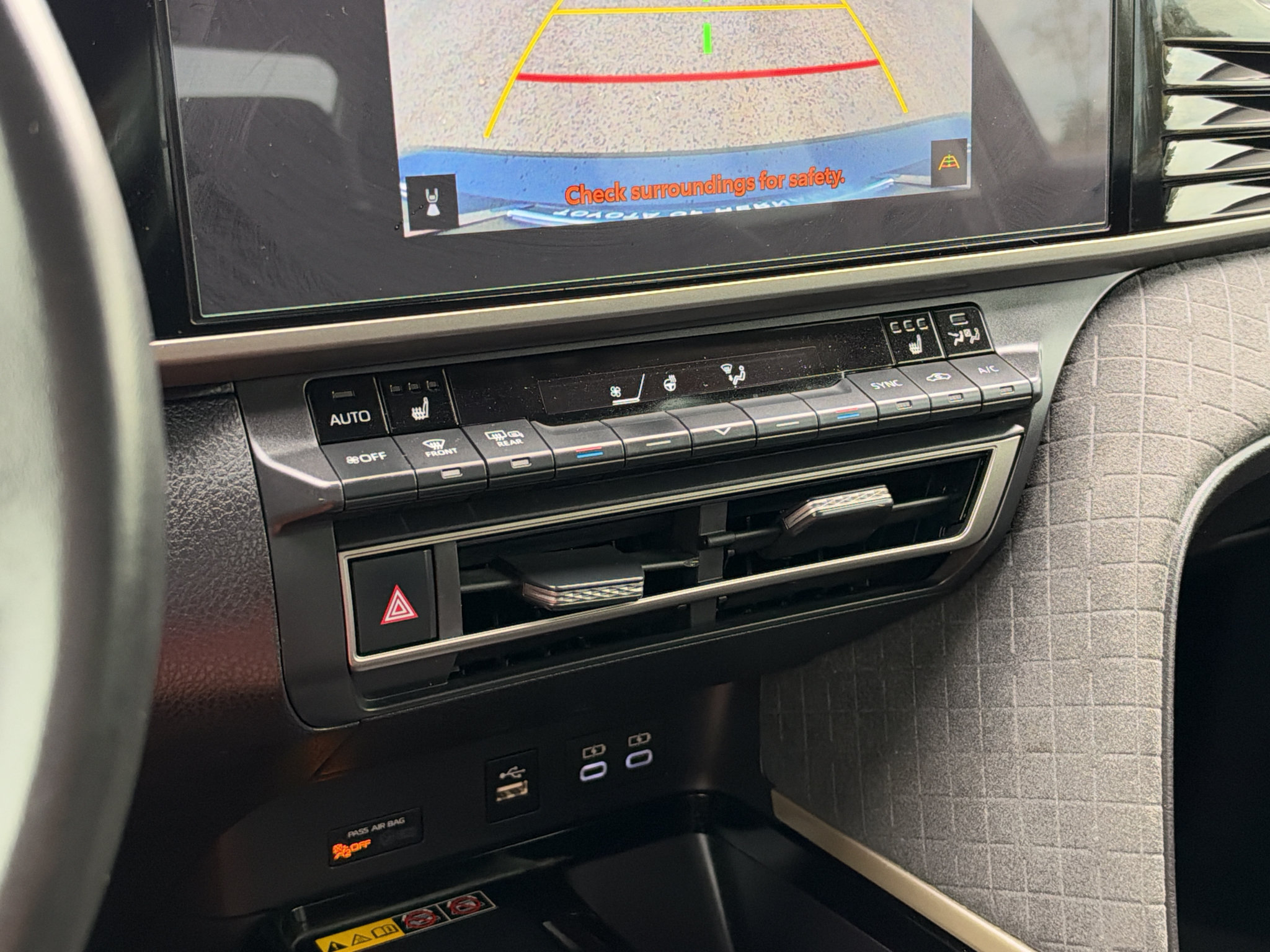 Used 2025 Toyota Camry XLE FWD image 23