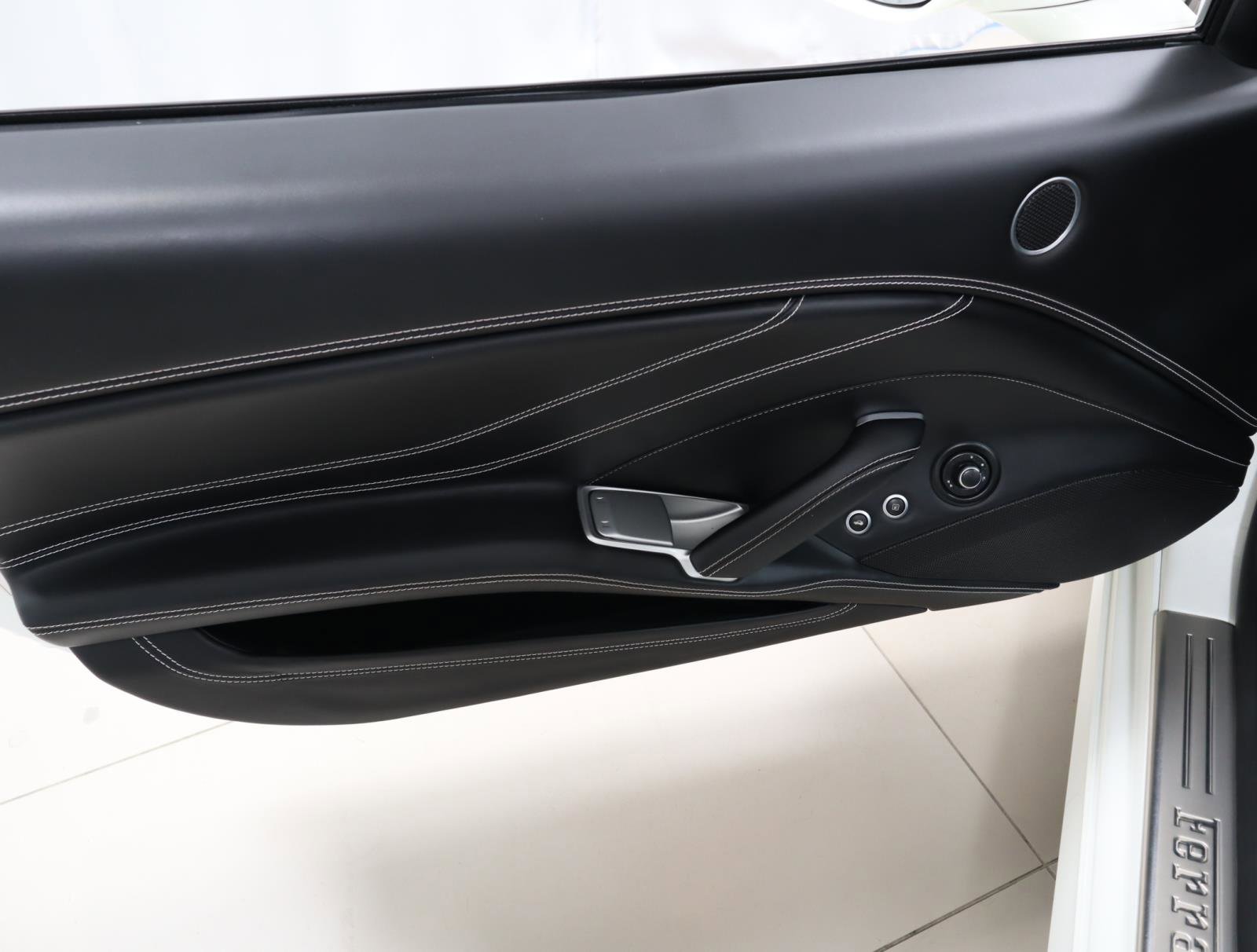 Used 2016 Ferrari California T image 23