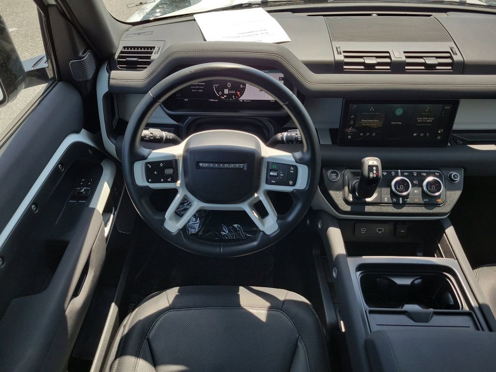 Used 2023 Land Rover Defender 90 X-Dynamic SE image 19