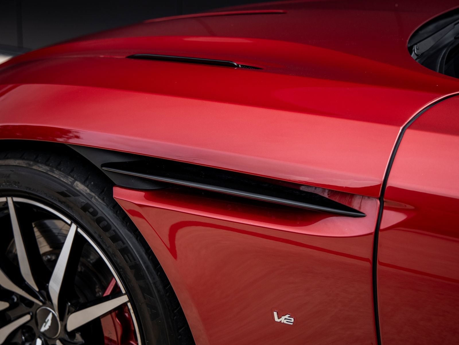 Used 2017 Aston Martin DB11 V12 RWD image 14