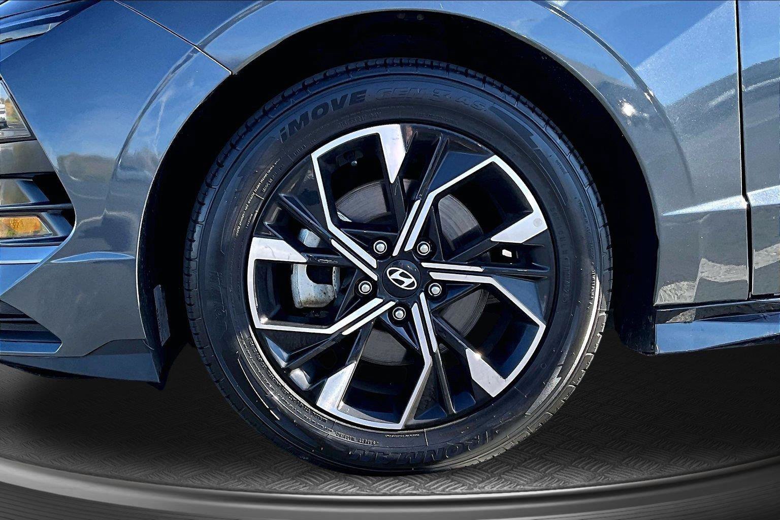 Used 2025 Hyundai Sonata SEL FWD image 9