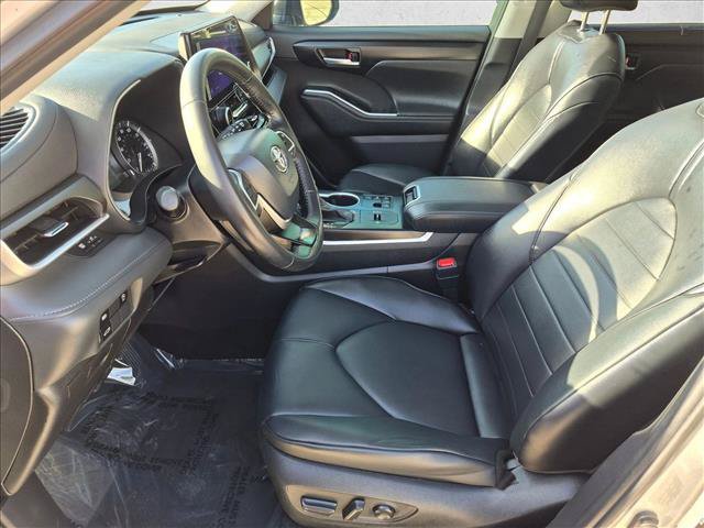 Used 2023 Toyota Highlander XLE FWD image 15