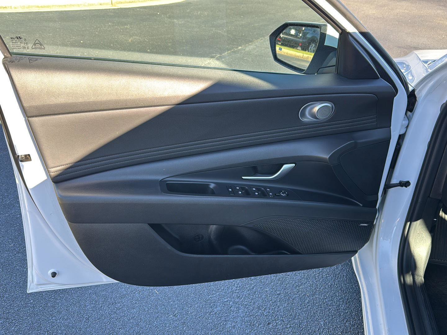 Used 2024 Hyundai Elantra Limited image 14