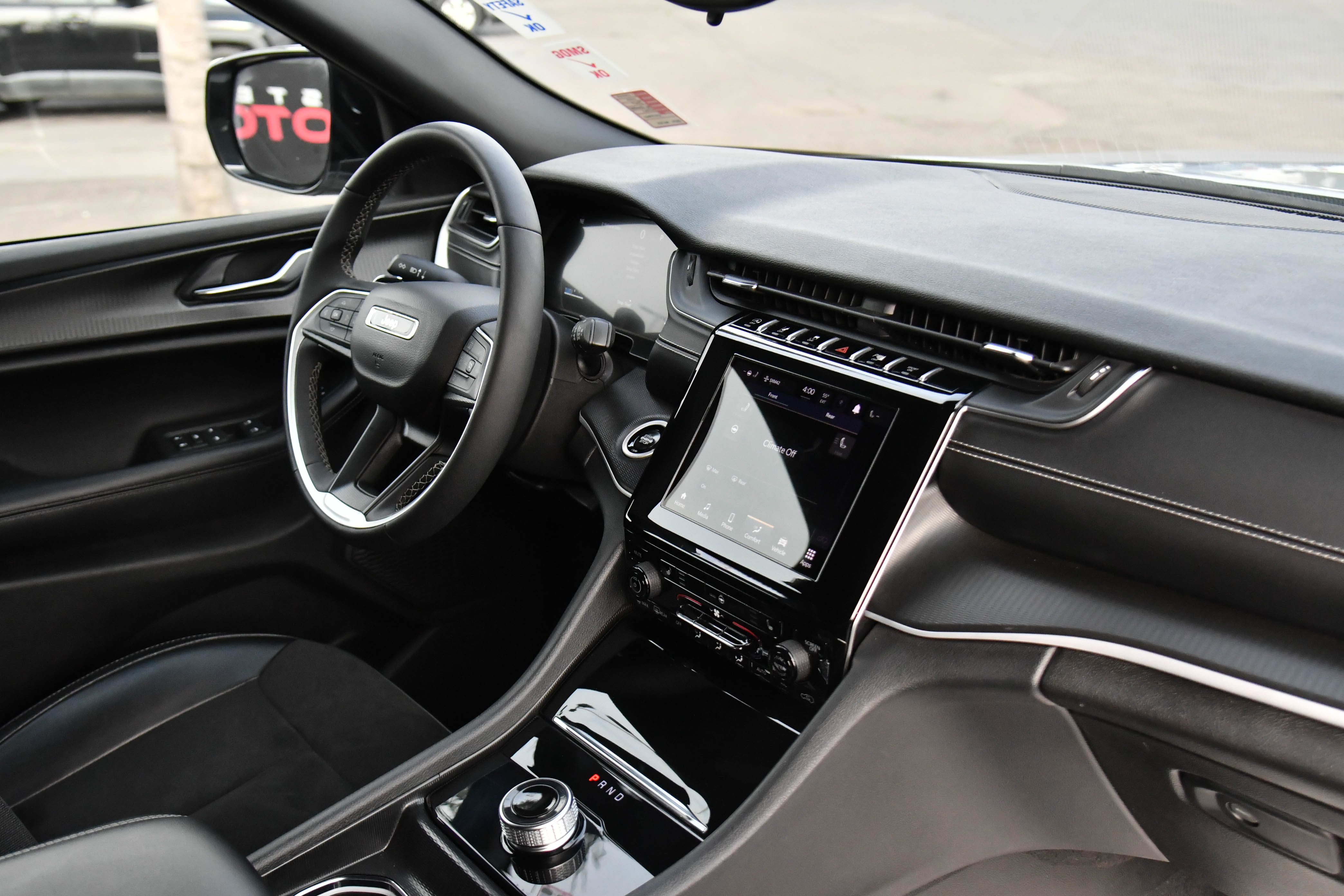 Used 2024 Jeep Grand Cherokee L Laredo image 50