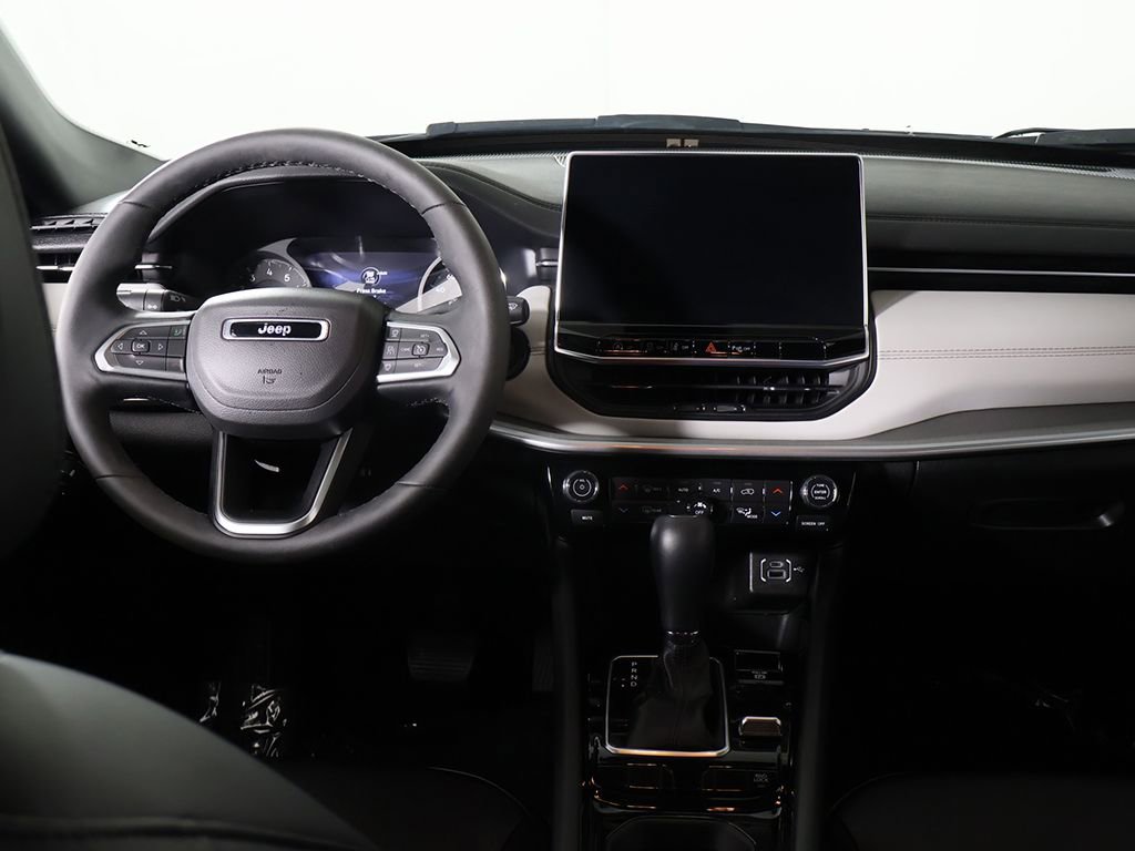 Used 2025 Jeep Compass Limited image 29