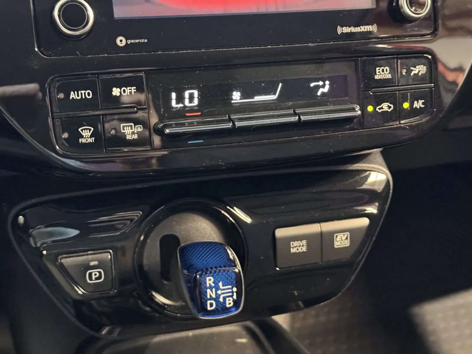 Used 2022 Toyota Prius L Eco FWD image 14