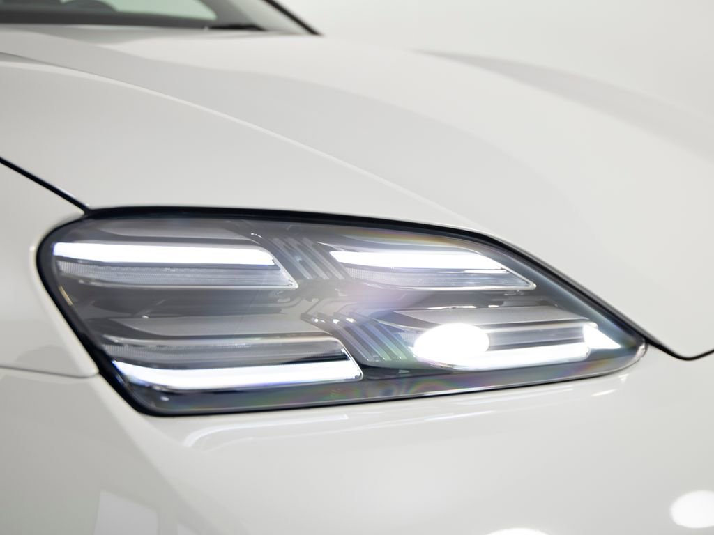 New 2026 Porsche Macan 4 Electric image 41