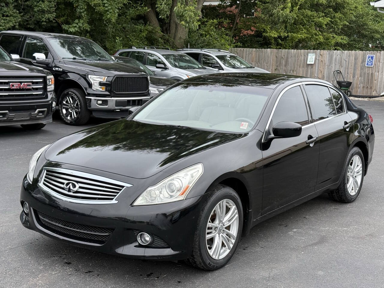 Used 2011 INFINITI G25 x w/ Moonroof Pkg