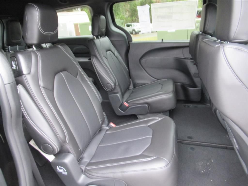 New 2026 Chrysler Pacifica Select w/ S Appearance Package FWD image 30