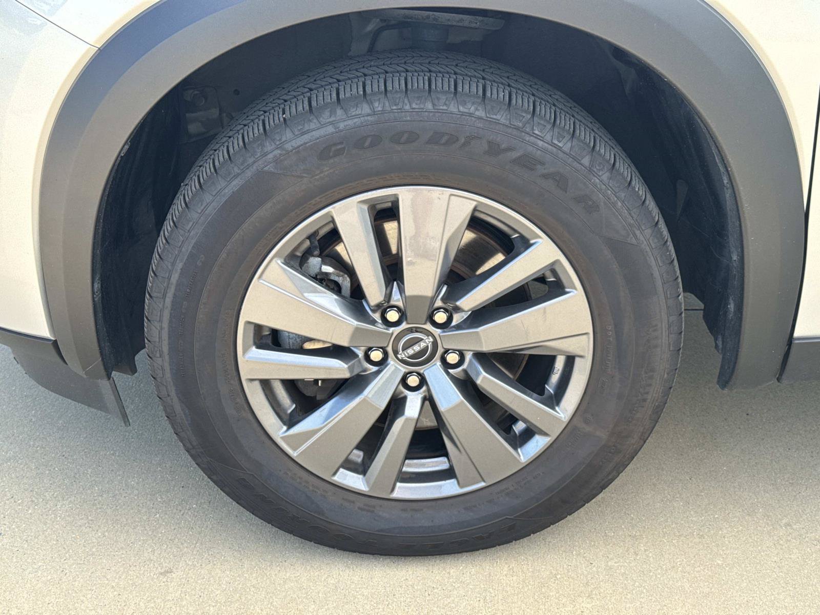 Used 2024 Nissan Pathfinder SV FWD image 4