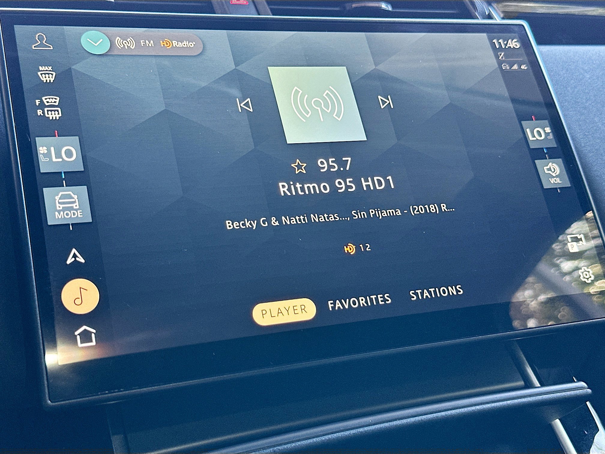 Used 2024 Land Rover Range Rover Velar Dynamic SE image 15