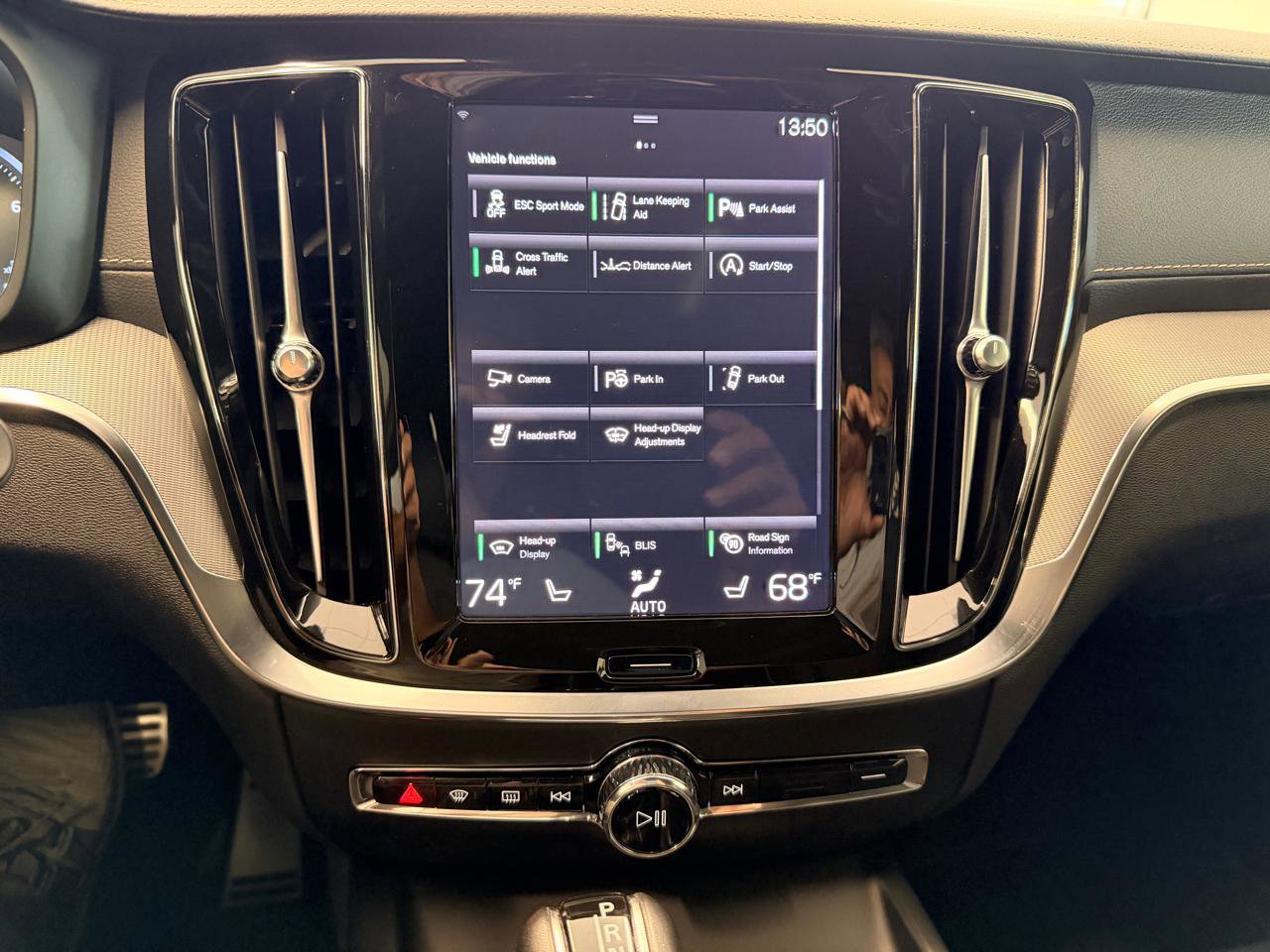 Used 2020 Volvo V60 T6 R-Design w/ Protection Package Premier FWD image 46