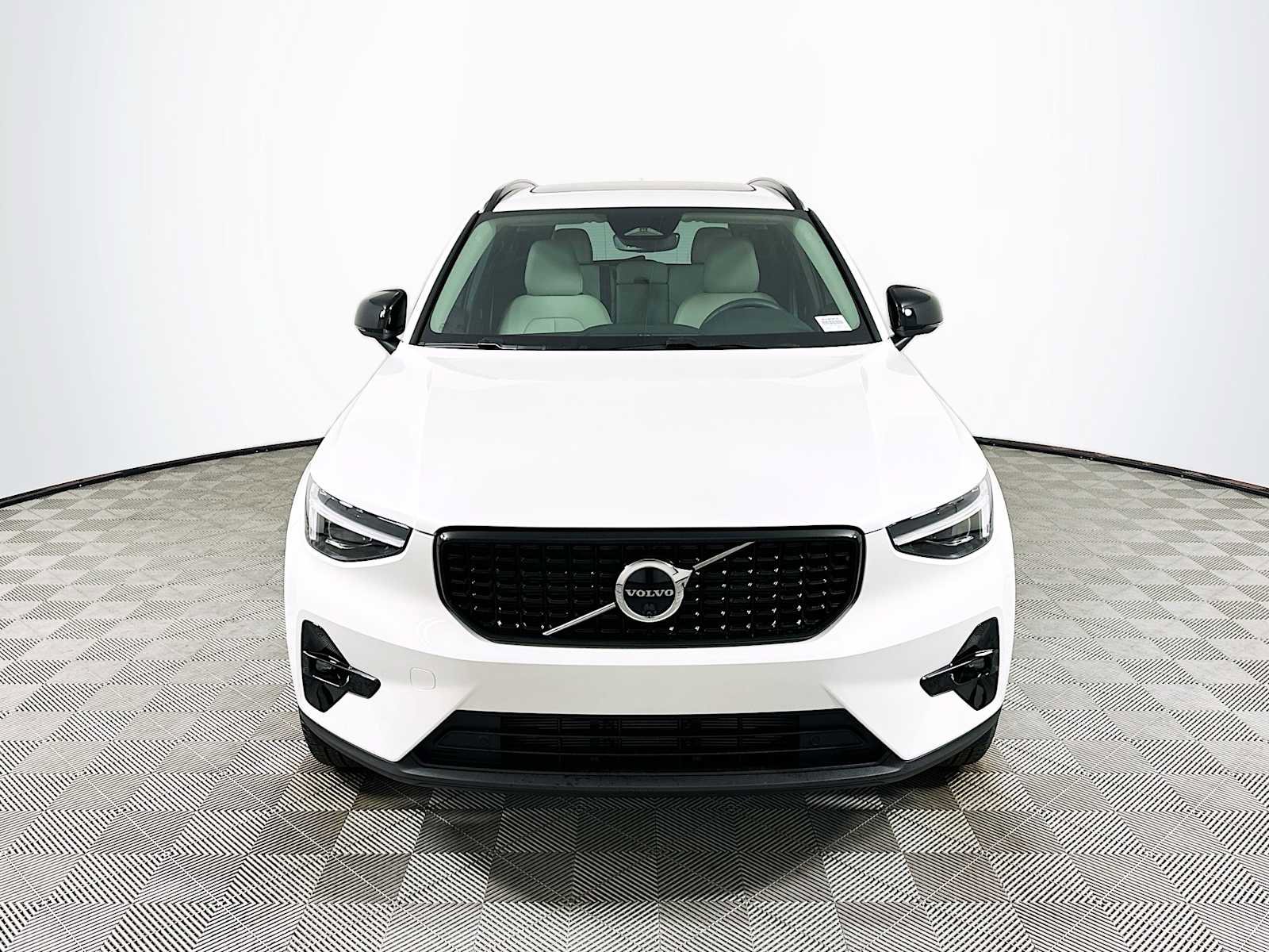 New 2026 Volvo XC40 B5 Ultra w/ Climate Package image 2
