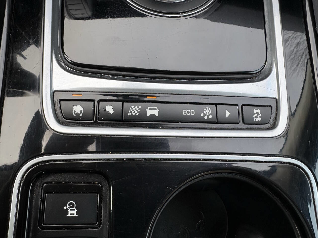 Used 2017 Jaguar XE Premium image 33