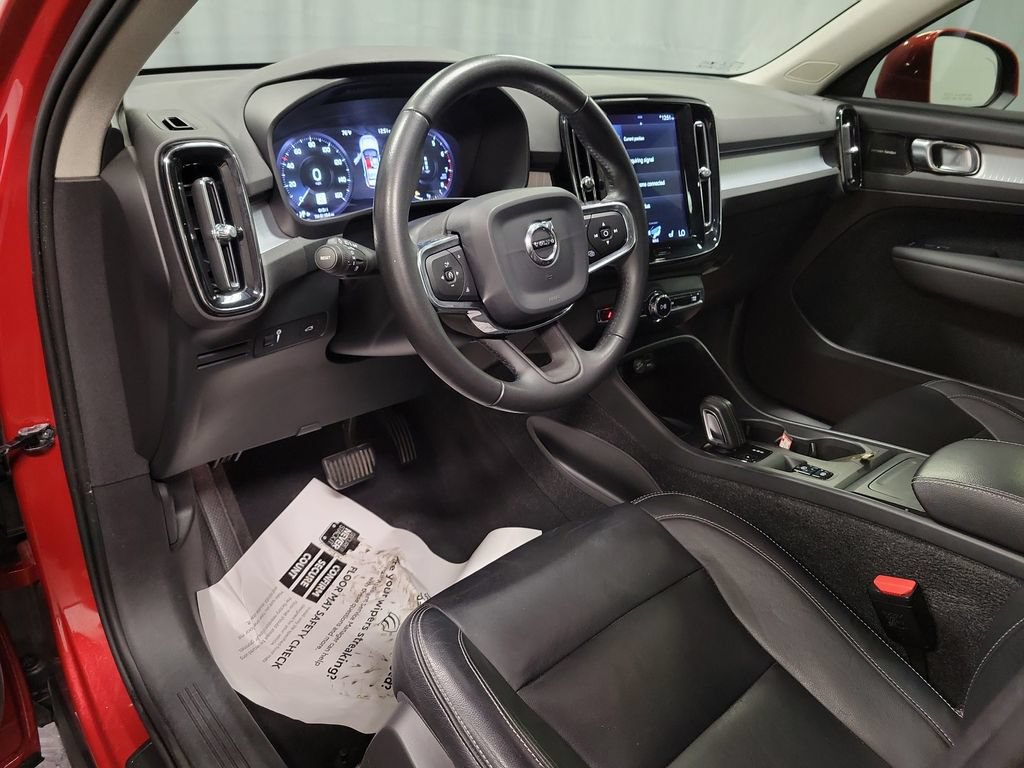 Used 2019 Volvo XC40 T5 Momentum AWD/4WD image 17