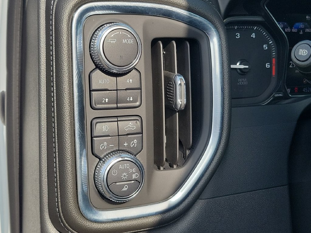 Used 2022 GMC Sierra 1500 Denali w/ Denali Premium Package AWD/4WD image 18