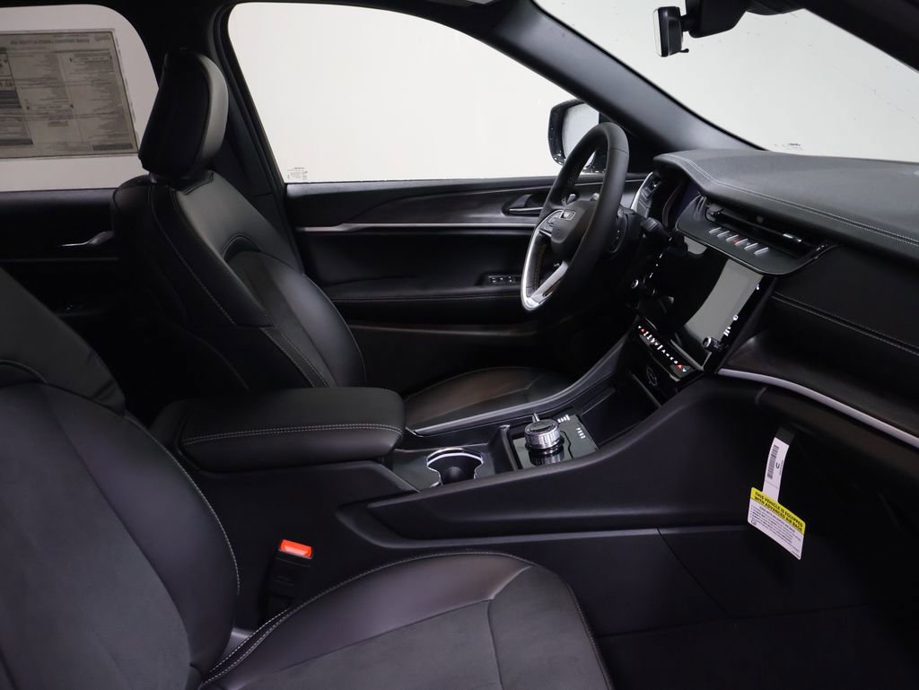 New 2026 Jeep Grand Cherokee Laredo image 17