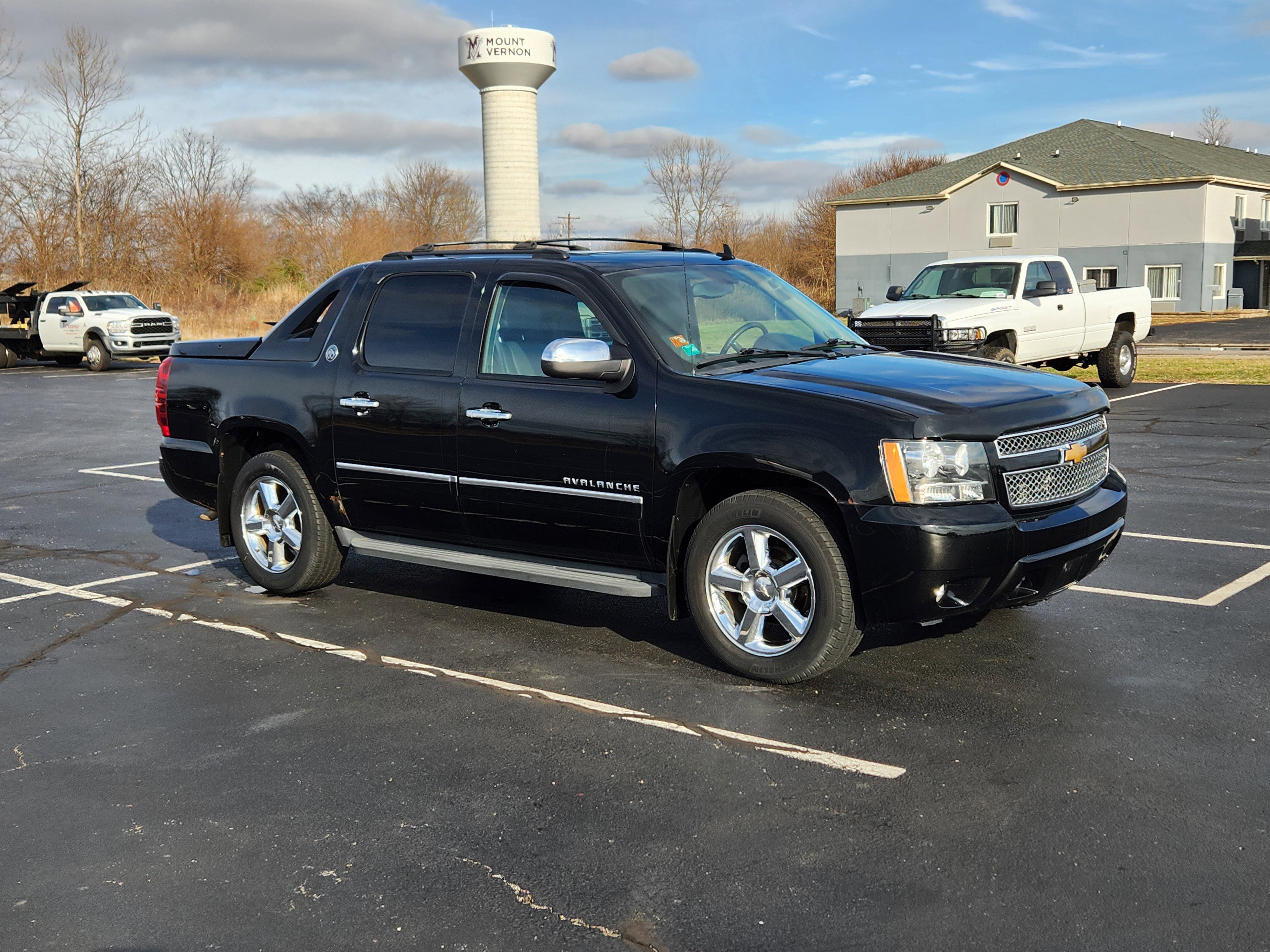 Used 2013 Chevrolet Avalanche LTZ image 9