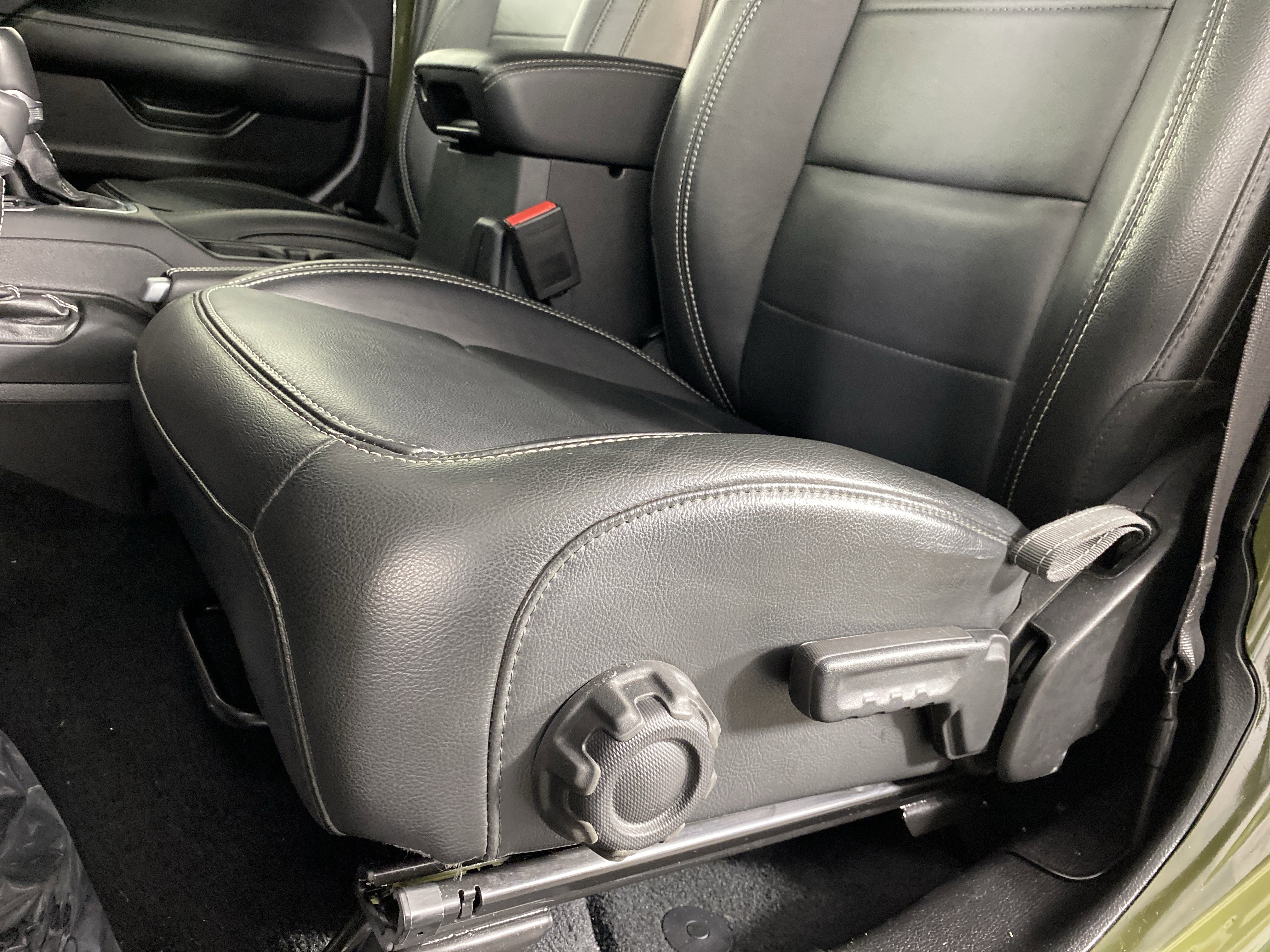 Used 2022 Jeep Wrangler Unlimited Sahara w/ Cold Weather Group image 19