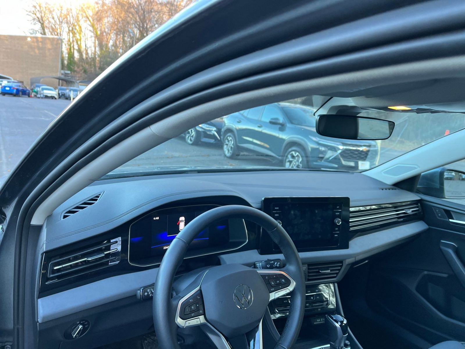 Used 2025 Volkswagen Jetta SE image 33