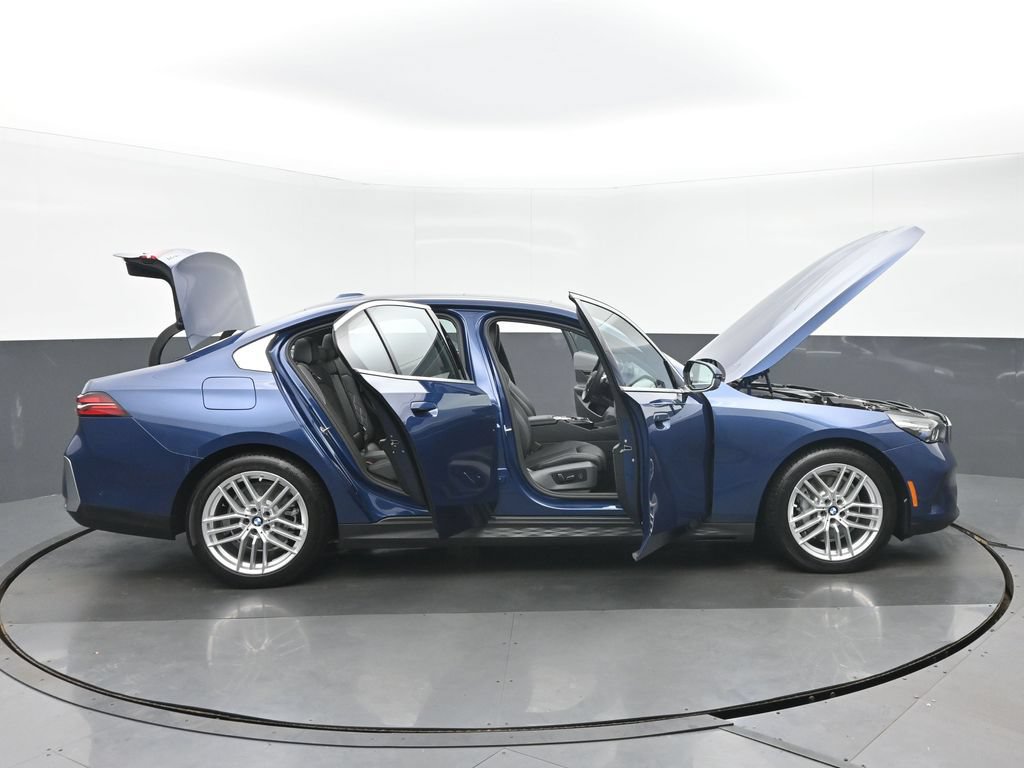 Used 2024 BMW 530i xDrive w/ Premium Package AWD/4WD image 40