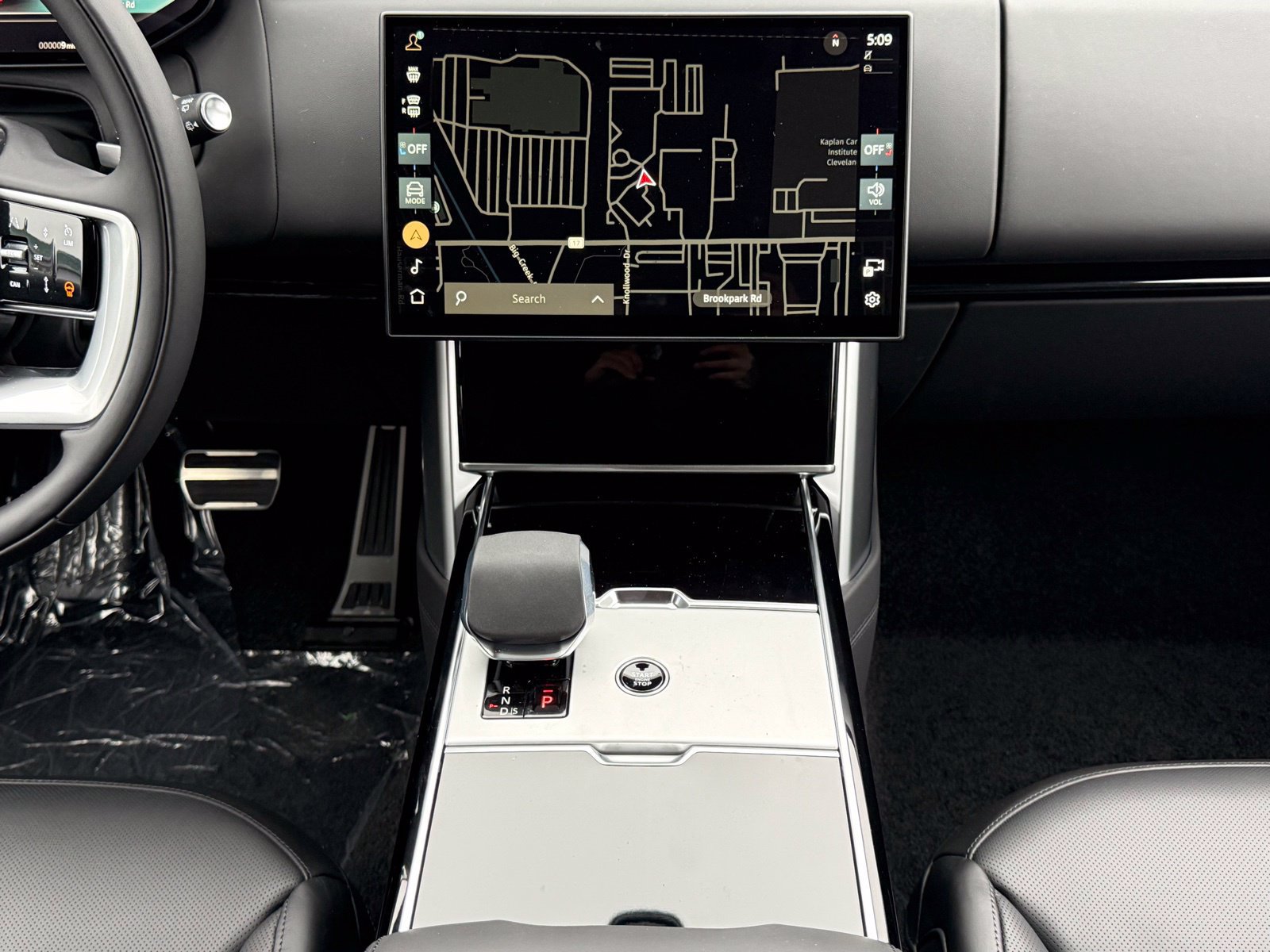 New 2026 Land Rover Range Rover Long Wheelbase SE AWD/4WD image 25
