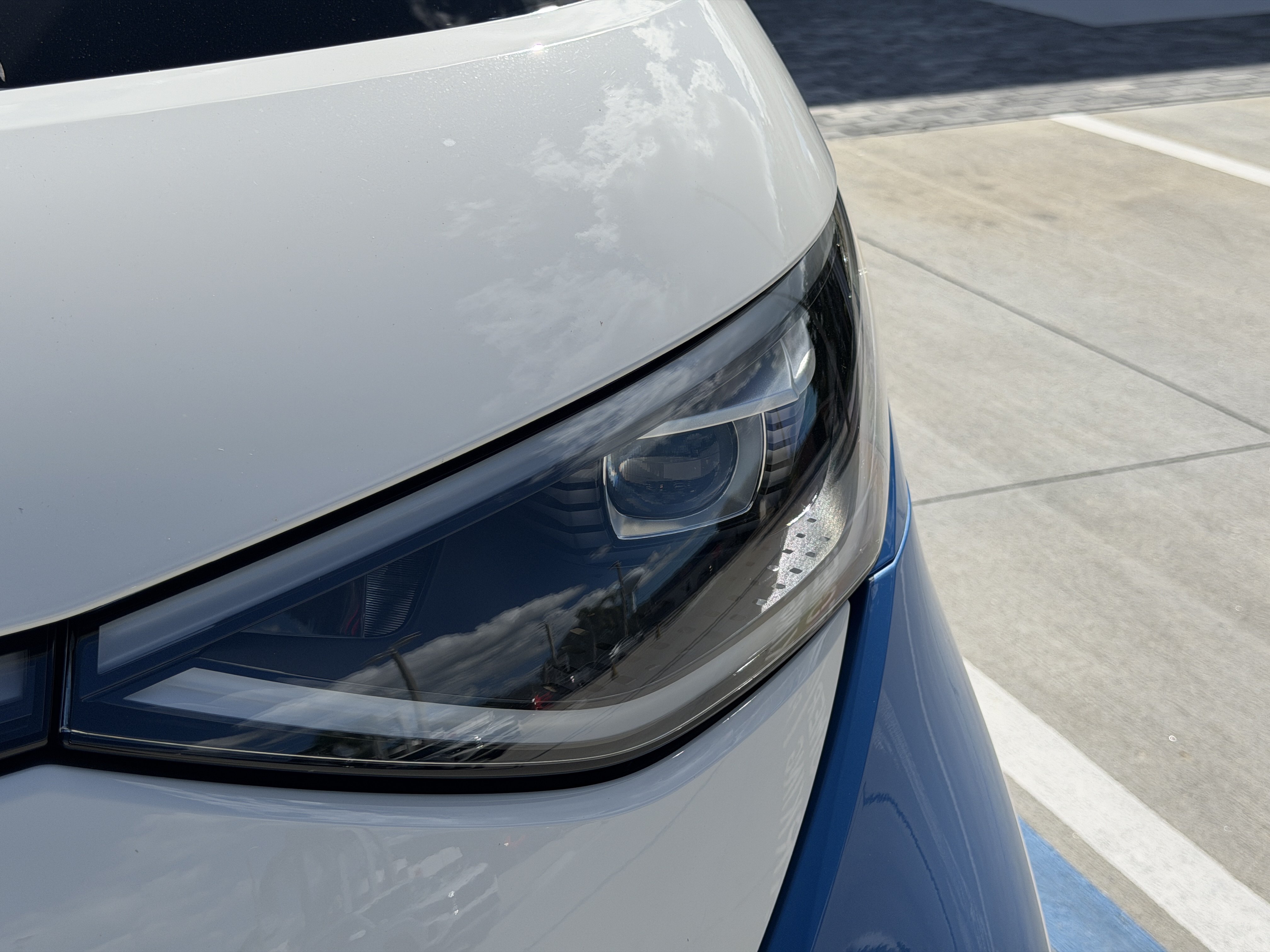 Used 2025 Volkswagen ID. Buzz 1st Edition RWD image 9