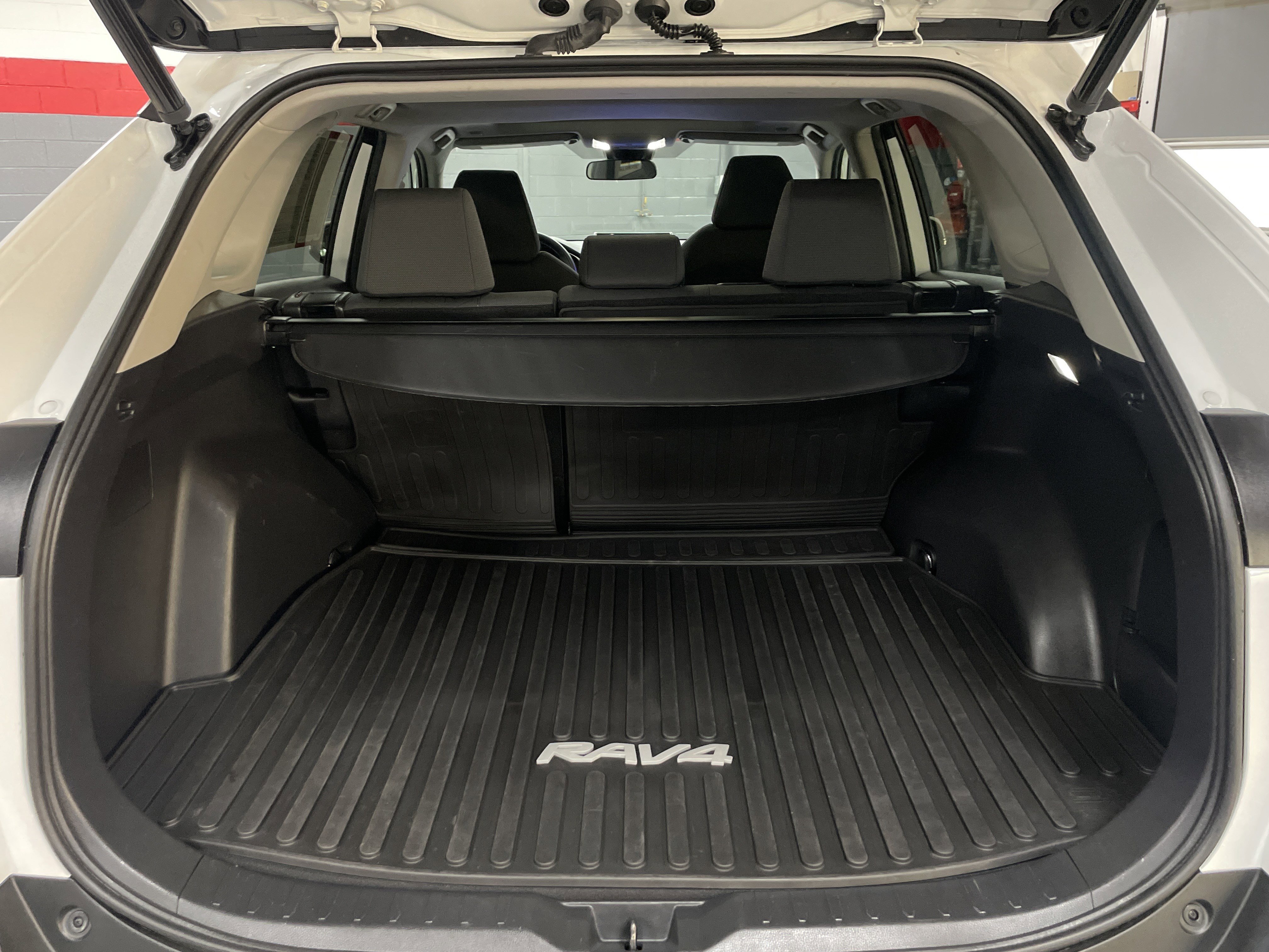 Used 2023 Toyota RAV4 XLE w/ Convenience Package FWD image 34