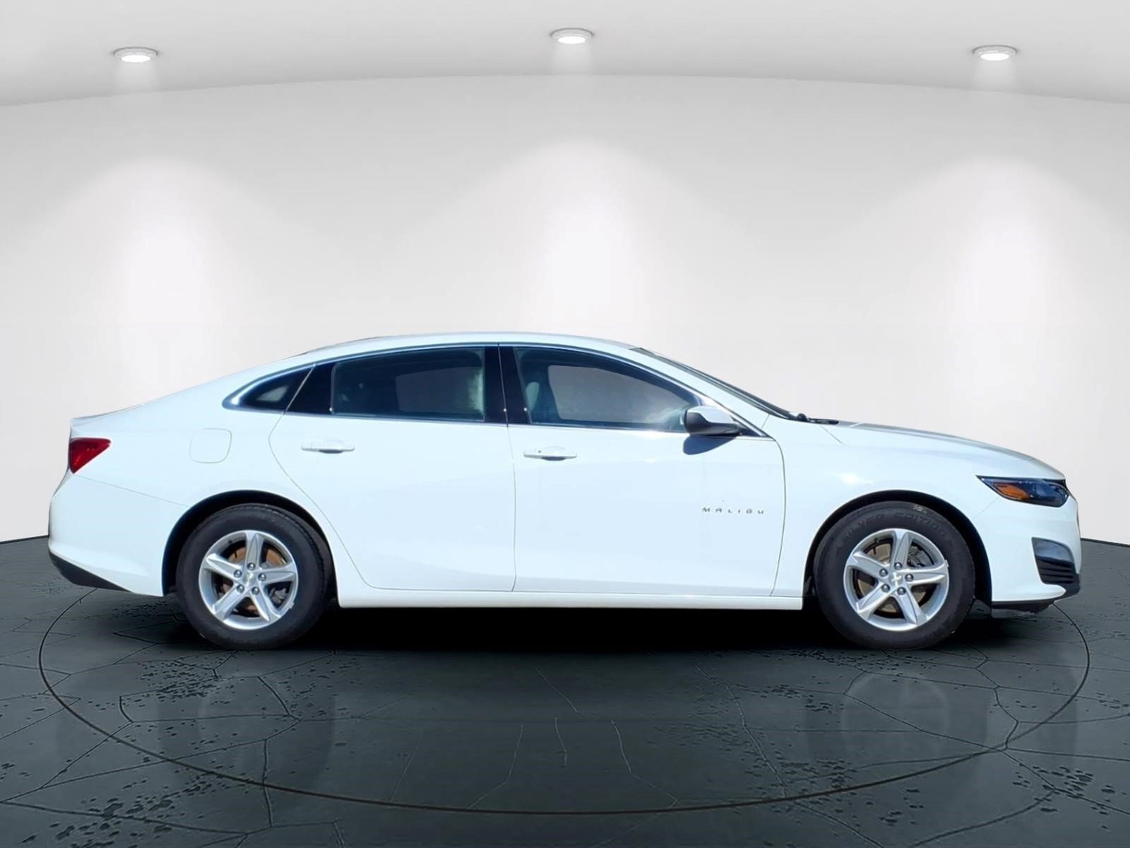 Used 2022 Chevrolet Malibu LS w/ Driver Confidence Package FWD image 2