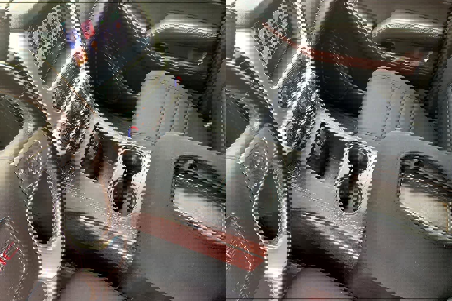 Used 2018 GMC Yukon XL SLT w/ Open Road Package image 16