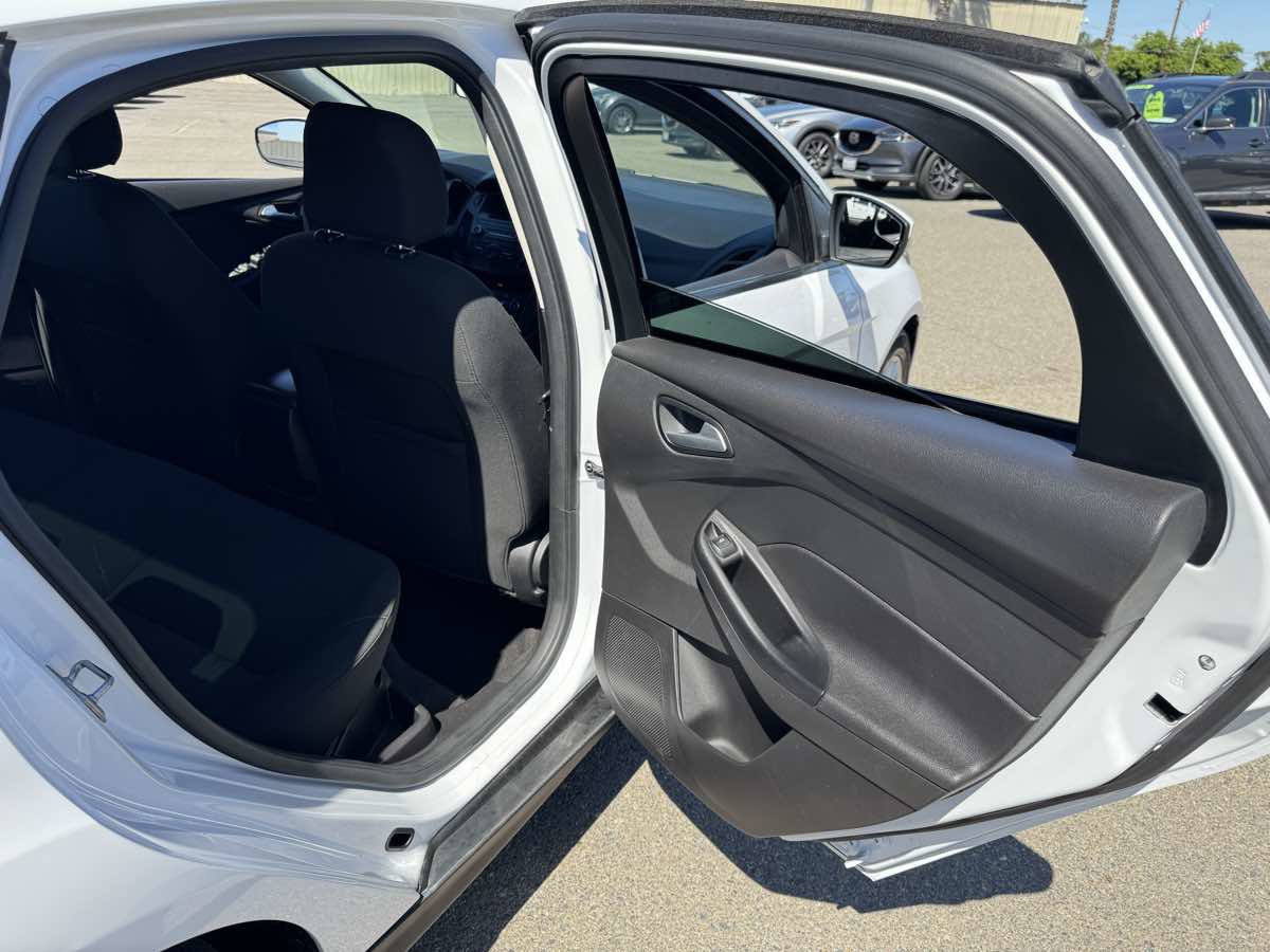Used 2017 Ford Focus SE FWD image 16