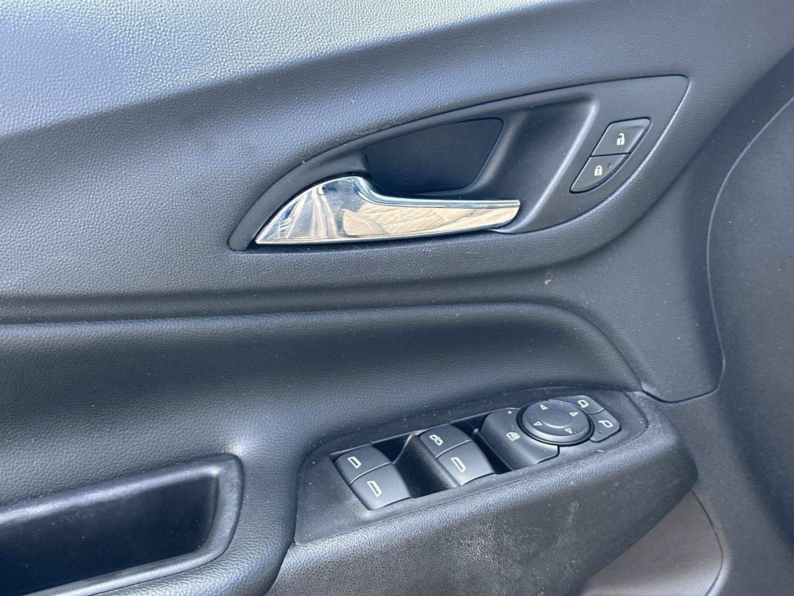 Used 2019 Chevrolet Equinox LT w/ Sun & Navigation Package FWD image 16