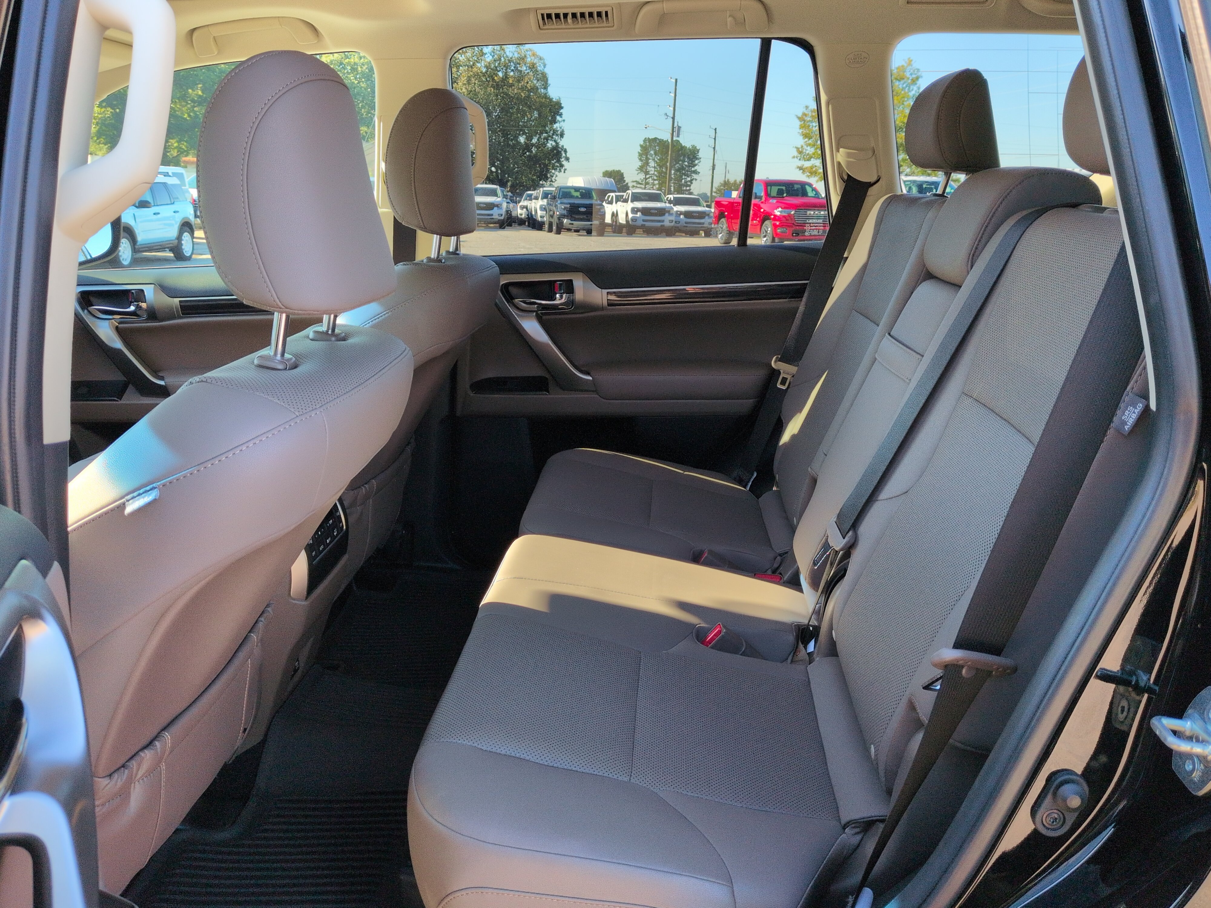 Used 2022 Lexus GX 460 Premium w/ Premium Package AWD/4WD image 12